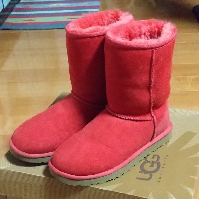 UGG(アグ)のUGGアグ クラシックショート  トマト🍅 レディースの靴/シューズ(ブーツ)の商品写真