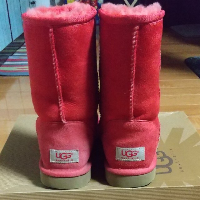 UGG(アグ)のUGGアグ クラシックショート  トマト🍅 レディースの靴/シューズ(ブーツ)の商品写真