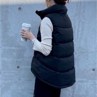 UNIQLO - ユニクロ +J ダウンベスト ブラック Sサイズの通販 by ...