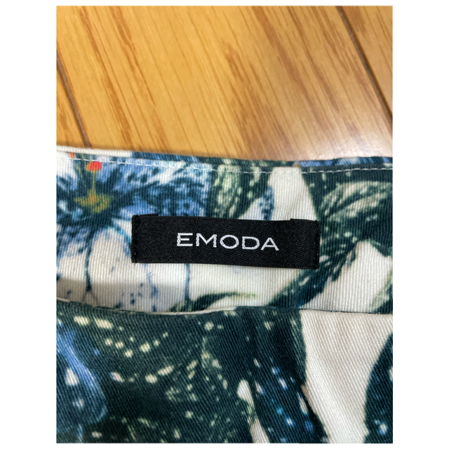 EMODA(エモダ)のEMODA＊ボタニカル柄ショートパンツ＊夏用 レディースのパンツ(ショートパンツ)の商品写真