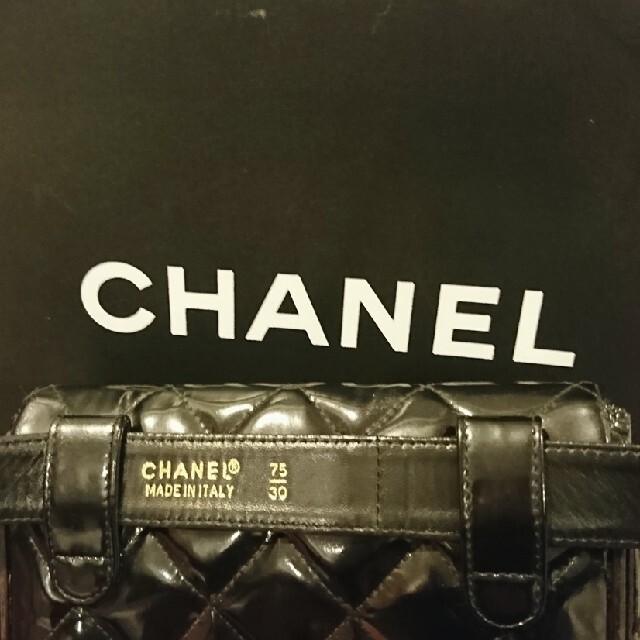 CHANEL(シャネル)の‼️クーポン限定お値下げ♥️シャネル マトラッセ♥️ボディバッグ・ウエストポーチ レディースのバッグ(ボディバッグ/ウエストポーチ)の商品写真