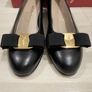 サルヴァトーレフェラガモ(Salvatore Ferragamo)の【美品】フェラガモ パンプス 6C 23cm ブラック(ハイヒール/パンプス)