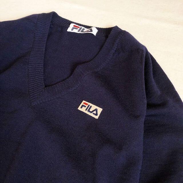 FILA(フィラ)のFILAフィラ Vネック ニット ネイビー メンズM程度 セーター ロゴ メンズのトップス(ニット/セーター)の商品写真