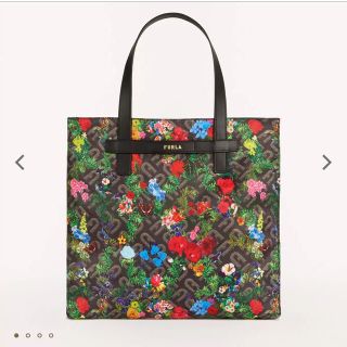 フルラ(Furla)の新品　2021秋冬　FURLA  フルラ　トートバッグ　花柄　黒　軽量　レイン(トートバッグ)