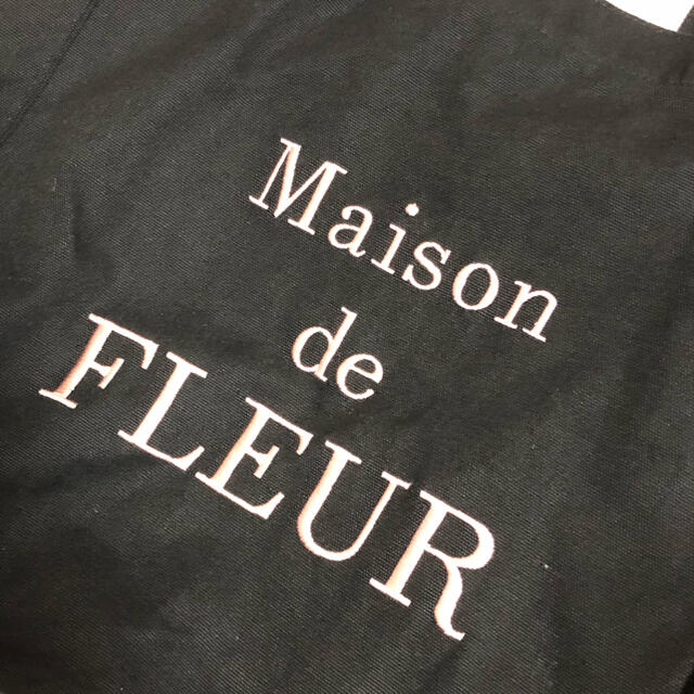 Maison de FLEUR(メゾンドフルール)のメゾンドフルール　トートバッグ　ブラック　ピンクロゴ レディースのバッグ(トートバッグ)の商品写真