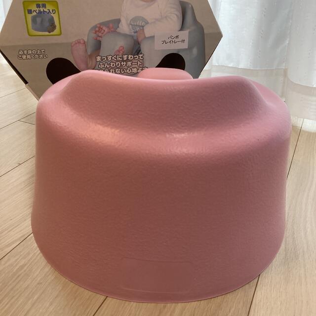 Bumbo(バンボ)のバンボ　テーブル&ベルト付き　ピンク キッズ/ベビー/マタニティの授乳/お食事用品(その他)の商品写真