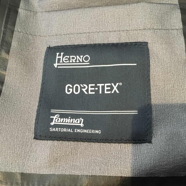HERNO(ヘルノ)の状態良好　ヘルノ　ダウン　ラミナー　GORE-TEX メンズのジャケット/アウター(ステンカラーコート)の商品写真