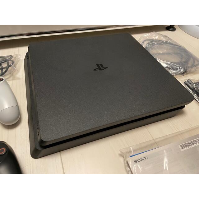 SONY(ソニー)のPlayStation®4 ジェット・ブラック 500GB CUH-2100A エンタメ/ホビーのゲームソフト/ゲーム機本体(家庭用ゲーム機本体)の商品写真