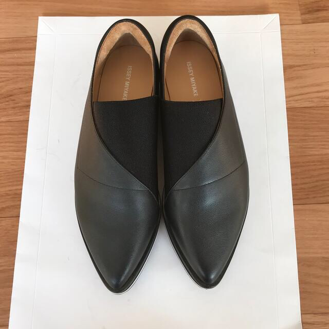 セール新品 ISSEY MIYAKE - ISSEY MIYAKE UNITED NUDE スリッポン 23.5