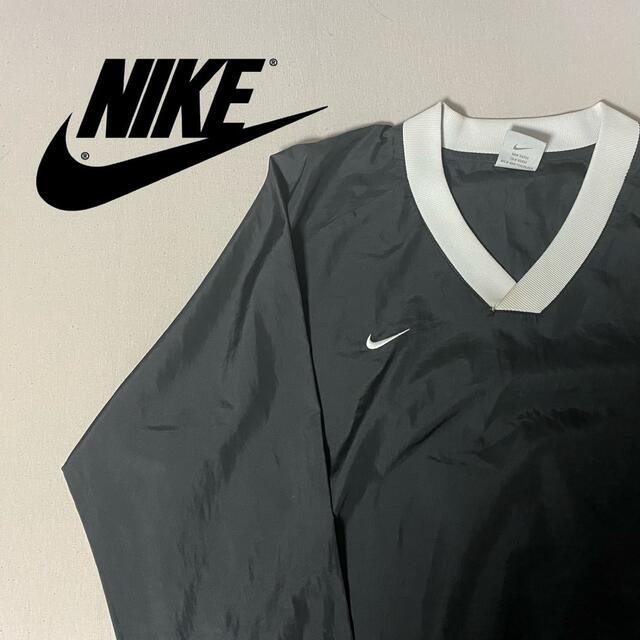 【人気】NIKE ナイロン　プルオーバー　ブラック　ベージュ