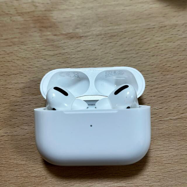 Apple(アップル)のApple AirPods Pro スマホ/家電/カメラのオーディオ機器(ヘッドフォン/イヤフォン)の商品写真