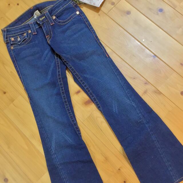 TRUE RELIGION スタッズ付きブーツカットデニム