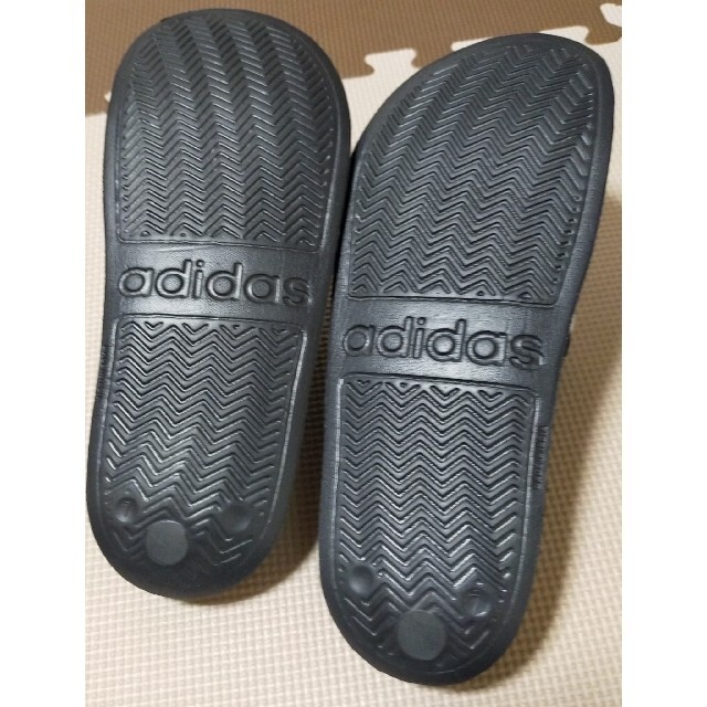 adidas(アディダス)の☆ASB-531 新品未使用 アディレッタ シャワーサンダル 黒 25.5cm メンズの靴/シューズ(サンダル)の商品写真