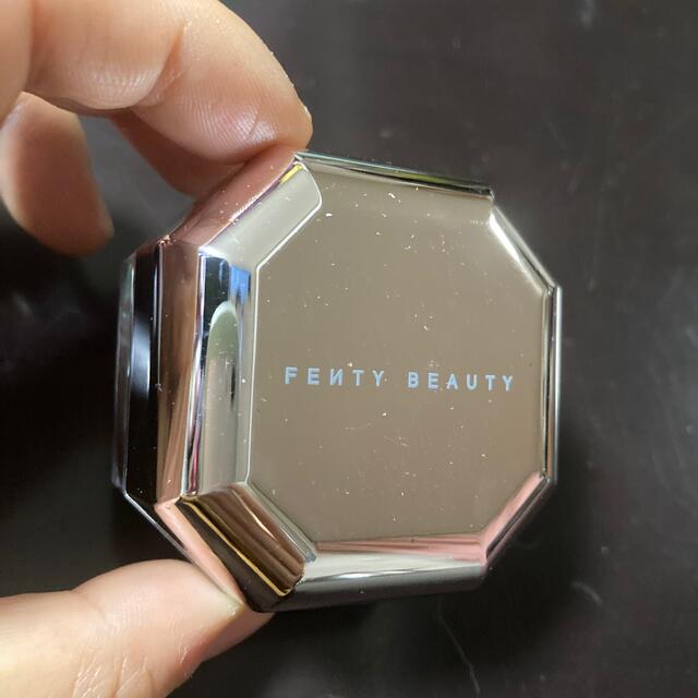FENTY  BEAUTYのパウダー コスメ/美容のベースメイク/化粧品(フェイスパウダー)の商品写真