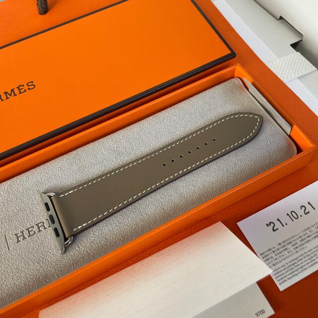 Apple Watch(アップルウォッチ)のApple Watch7 エルメス　エトゥープ　HERMES バンド　ベルト メンズの時計(レザーベルト)の商品写真