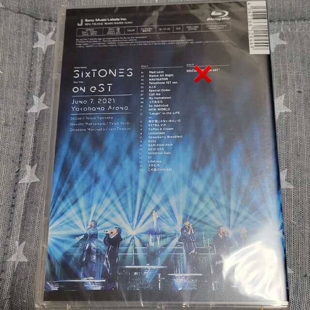 Johnny's(ジャニーズ)のSixTONES on eST Blu-ray 通常盤 DISC1 エンタメ/ホビーのDVD/ブルーレイ(ミュージック)の商品写真