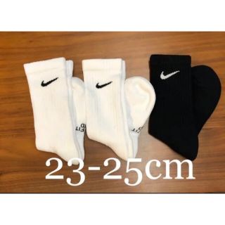 ナイキ(NIKE)の【新品】NIKE  3足 靴下 ホワイト2ブラック1 23.0〜25.0cm(ソックス)