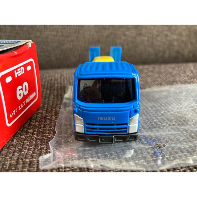 Takara Tomy(タカラトミー)のトミカ　いすゞエルフ車両運搬車 エンタメ/ホビーのおもちゃ/ぬいぐるみ(ミニカー)の商品写真