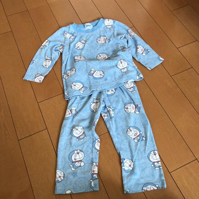 サンリオ(サンリオ)のドラえもんパジャマ　100  キッズ/ベビー/マタニティのキッズ服男の子用(90cm~)(パジャマ)の商品写真