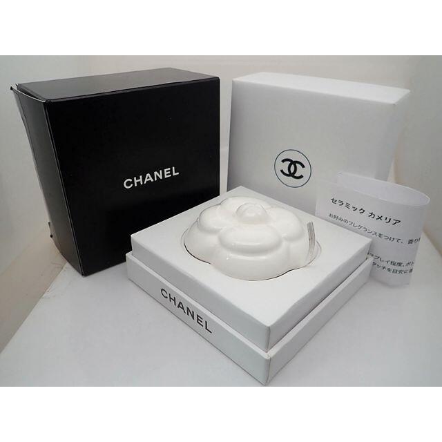 CHANEL(シャネル)のシャネル アロマプレート セラミック カメリア 新品 コスメ/美容のリラクゼーション(アロマポット/アロマランプ/芳香器)の商品写真