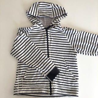 プチバトー(PETIT BATEAU)のプチバトー　パーカー　8才　126㎝(ジャケット/上着)