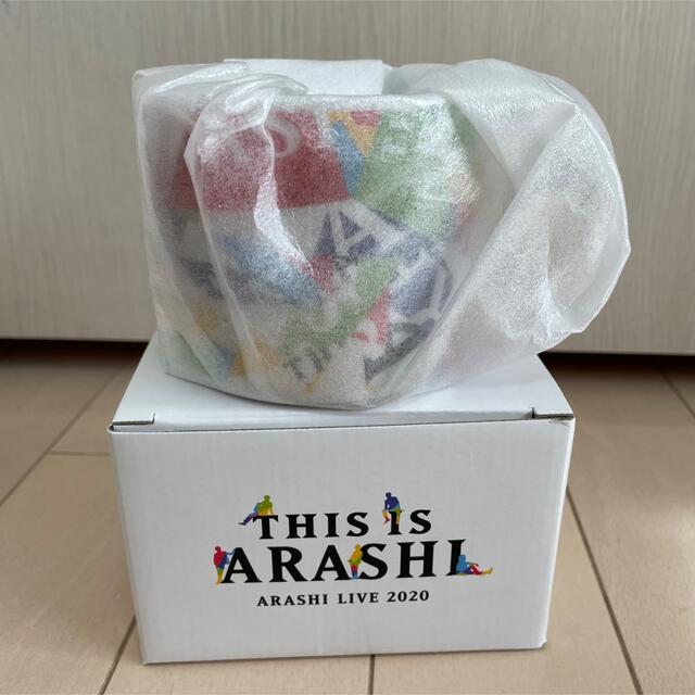 嵐(アラシ)のThis is 嵐　マグカップ エンタメ/ホビーのタレントグッズ(アイドルグッズ)の商品写真