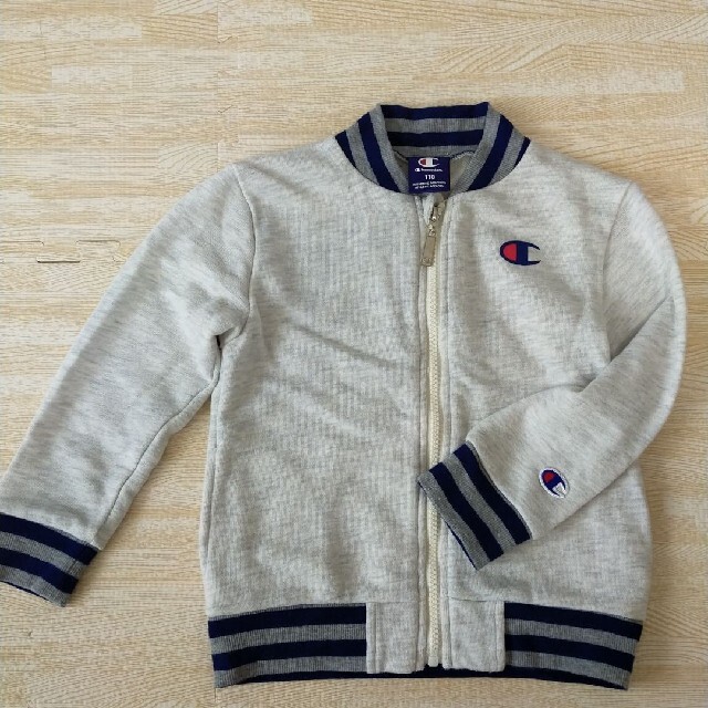 Champion(チャンピオン)のジップアップトレーナー キッズ/ベビー/マタニティのキッズ服男の子用(90cm~)(ジャケット/上着)の商品写真