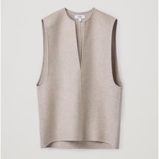 コス(COS)のCOS deep v neck sleeveless top(ベスト/ジレ)