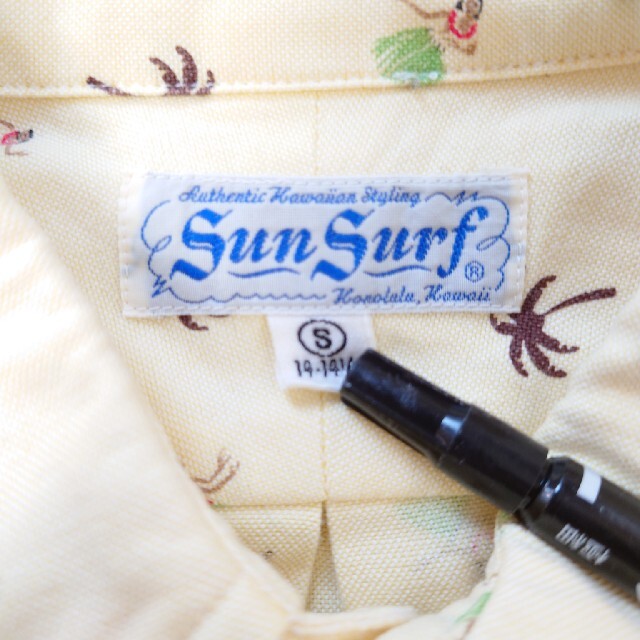 Sun Surf(サンサーフ)のSunSurf サンサーフ 総柄 フラ デザイン シャツ 長袖 メンズ イエロー メンズのトップス(シャツ)の商品写真