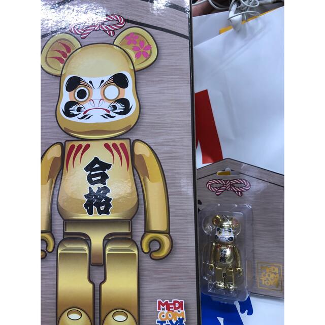 MEDICOM TOY(メディコムトイ)のBE@RBRICK 達磨 合格金メッキ 弐 100％+400％　ベアブリック エンタメ/ホビーのフィギュア(その他)の商品写真