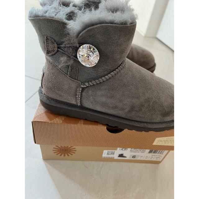 aki様専用です。UGG スワロフスキー 23 aki様専用です。UGG スワロフスキー 23