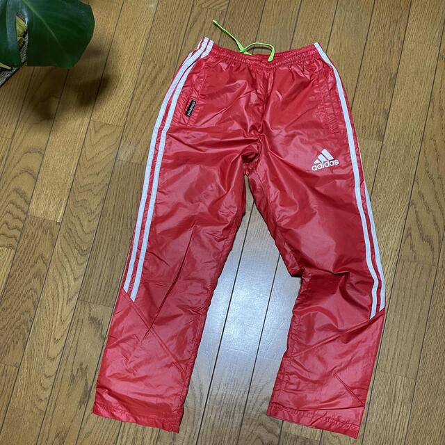 adidas(アディダス)のアディダスadidas140cmパンツ冬用長ズボン（赤シャカシャカ内フリース） キッズ/ベビー/マタニティのキッズ服男の子用(90cm~)(パンツ/スパッツ)の商品写真