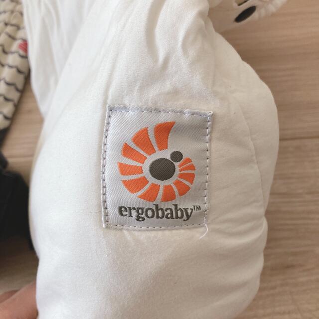 Ergobaby(エルゴベビー)のエルゴ 抱っこ紐 マリン柄 インサート付き キッズ/ベビー/マタニティの外出/移動用品(抱っこひも/おんぶひも)の商品写真