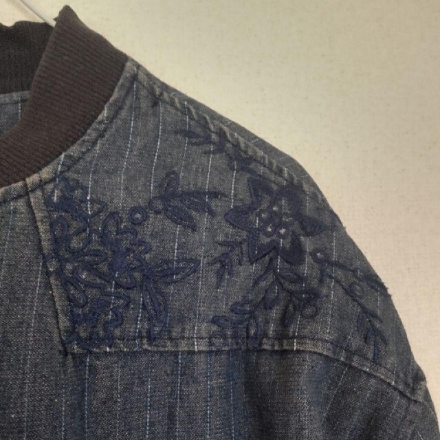 春向けアウター　ベトナム刺繍　ジーンズ生地 レディースのジャケット/アウター(Gジャン/デニムジャケット)の商品写真