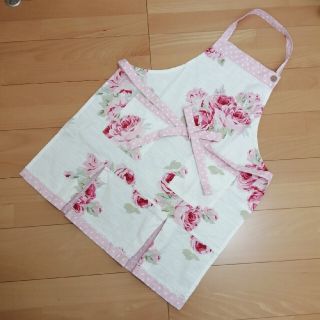 ローラアシュレイ(LAURA ASHLEY)のミル様　エプロン　ローラアシュレイ　花柄(収納/キッチン雑貨)