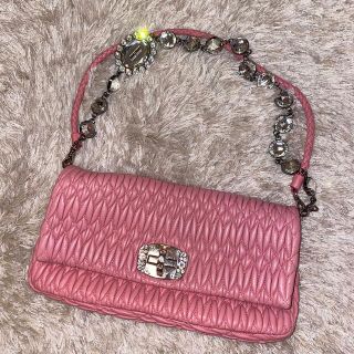 ミュウミュウ(miumiu)のmiumiu ナッパクリスタルレザーバッグ クラッチバッグ(クラッチバッグ)