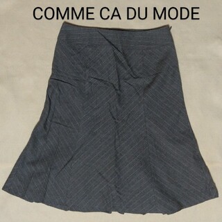 コムサデモード(COMME CA DU MODE)のCOMME CA DU MODE グレー ストライプ フレアー スカート 7号(ひざ丈スカート)