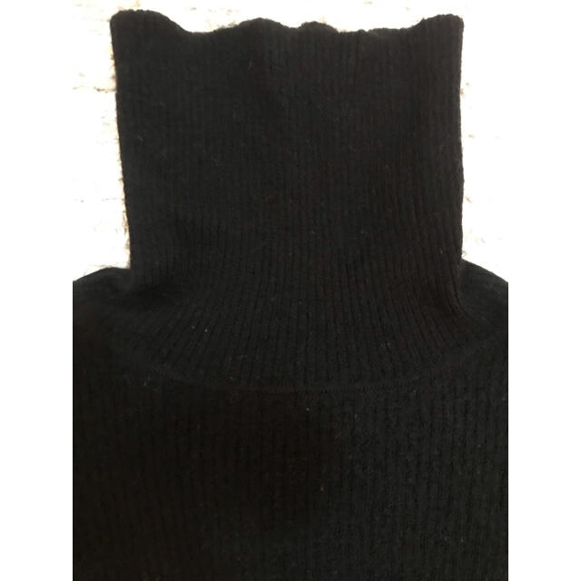 UNIQLO(ユニクロ)のユニクロ リブタートルネック ニット　黒タートル レディースのトップス(ニット/セーター)の商品写真