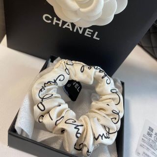 シャネル(CHANEL)のCHANEL2021.2022AWシルクシュシュ❤️新品未使用(ヘアゴム/シュシュ)