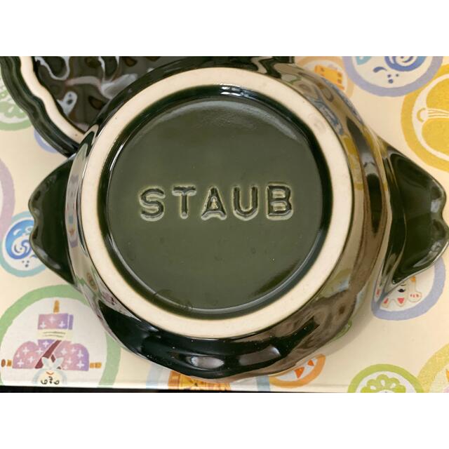 STAUB(ストウブ)のストーブ、瀬戸物の入れ物 インテリア/住まい/日用品のキッチン/食器(食器)の商品写真