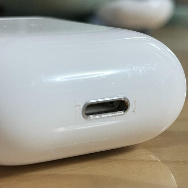 Apple(アップル)の☆エアーポッズ第1世代充電ケース、ジャンク扱い スマホ/家電/カメラのオーディオ機器(ヘッドフォン/イヤフォン)の商品写真