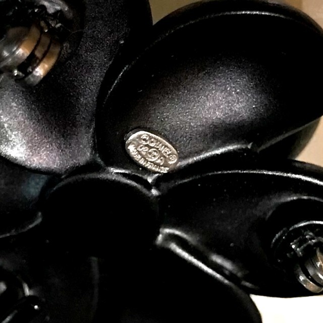 CHANEL☆シャネル☆カメリア ブローチ☆黒 ブローチ/コサージュ CHANEL☆シャネル☆カメリア ブローチ☆黒 ブローチ/コサージュ