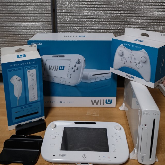 Nintendo Wii U プレミアムセット 32GB + 周辺機器