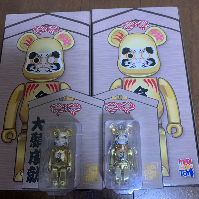 MEDICOM TOY(メディコムトイ)のBE@RBRICK 達磨 合格 金メッキ 弐 100％ / 400％×2 エンタメ/ホビーのフィギュア(その他)の商品写真