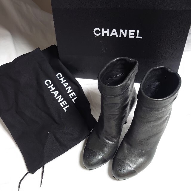 【驚きの値段で】 CHANEL - CHANEL シャネル 黒 イタリア製 レザー ブーティ ショートブーツ ブーツ