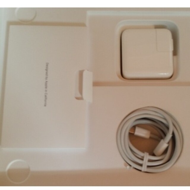 ほぼ新品　おまけ付き★APPLE MacBook Air MGNA3J/A スマホ/家電/カメラのPC/タブレット(ノートPC)の商品写真