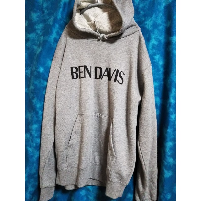 BEN DAVIS(ベンデイビス)のBENDAVISベンデイビス デカロゴ ライトグレーカラー プルオーバーパーカー メンズのトップス(パーカー)の商品写真