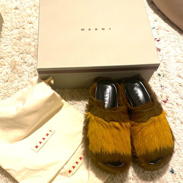 Marni(マルニ)のMARNI サンダル ファー　新品未使用 レディースの靴/シューズ(サンダル)の商品写真