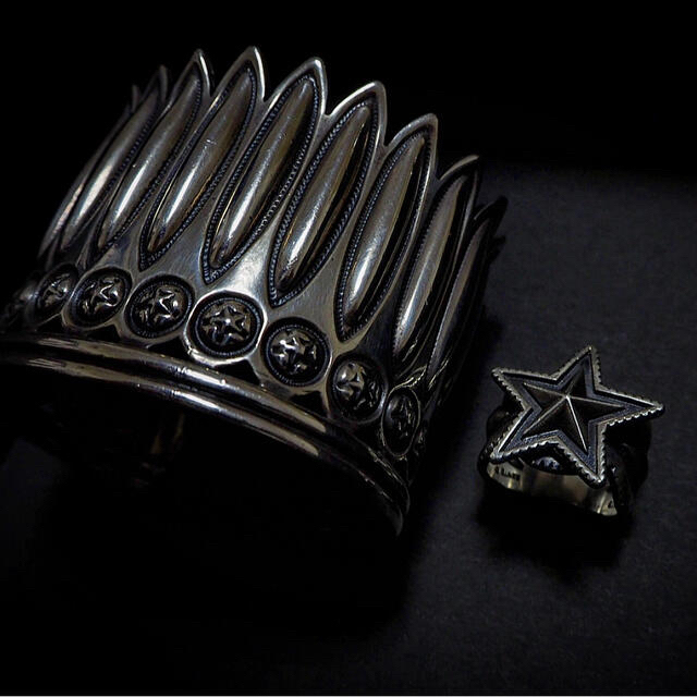 goro's(ゴローズ)のcodysanderson Feather Head Star Cuff メンズのアクセサリー(バングル/リストバンド)の商品写真