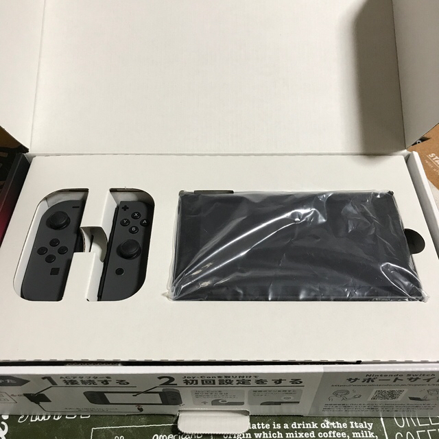 Nintendo Switch(ニンテンドースイッチ)のNintendo Switch JOY-CON グレー 本体  中古 エンタメ/ホビーのゲームソフト/ゲーム機本体(家庭用ゲーム機本体)の商品写真